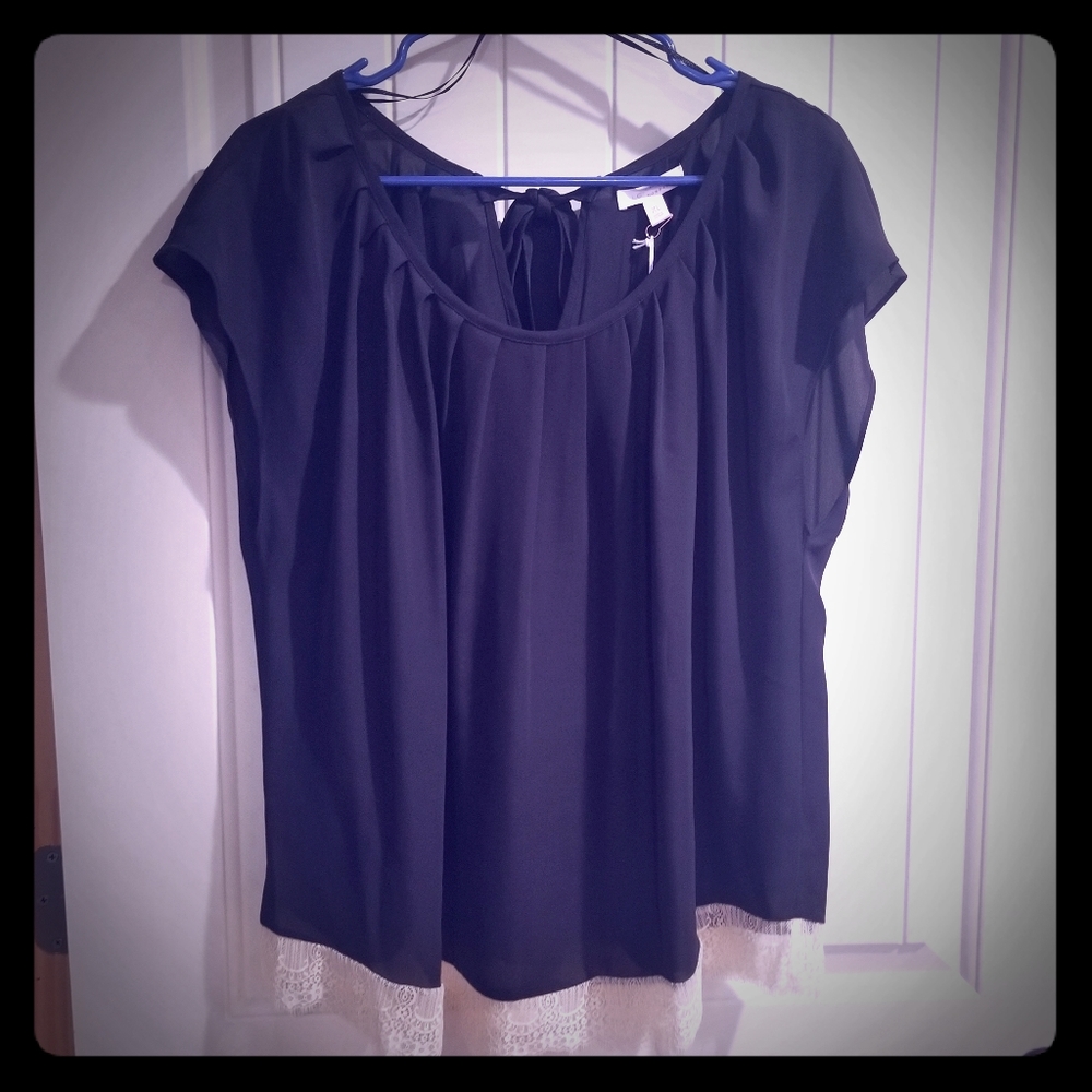 Blouse with trim on the bottom